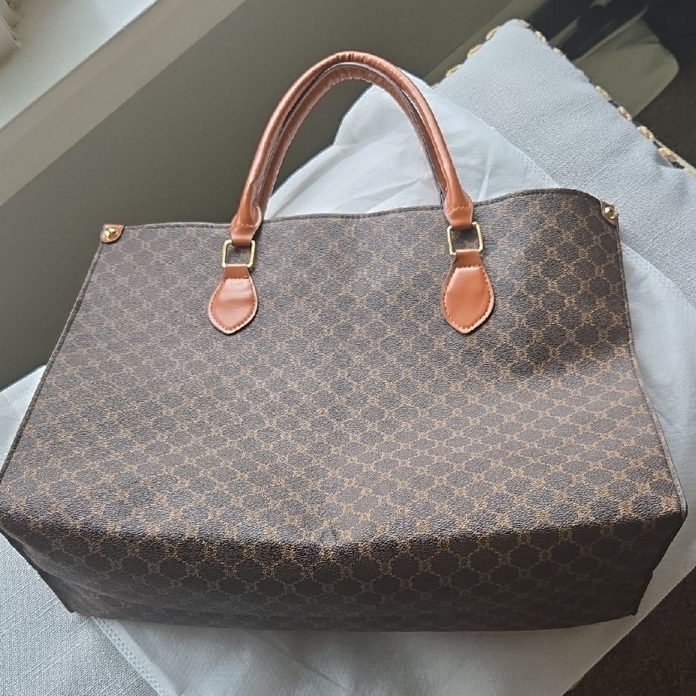 Fashion Brown and Tan Patterned Tote Bag.       ✨️NEW  ⭐️